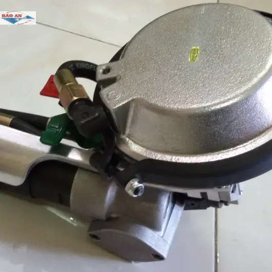 M&aacute;y đ&oacute;ng đai th&eacute;p bằng kh&iacute; n&eacute;n SA106